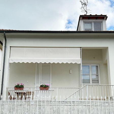La Casa Di Rosi Al Mare Apartment Vada Luaran gambar
