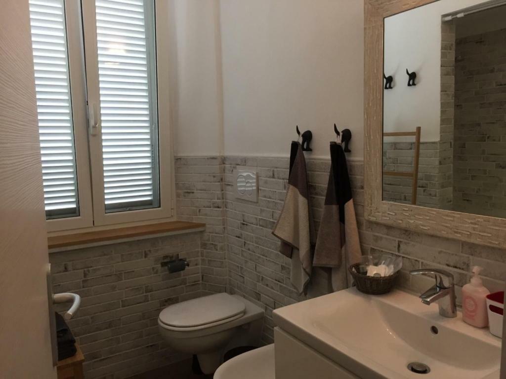 La Casa Di Rosi Al Mare Apartment Vada Luaran gambar